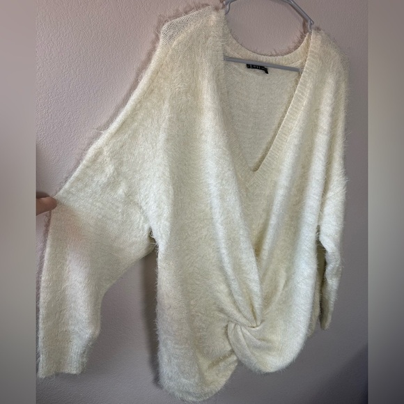 Very J oversized soft tie long sleeve white sweater size 2X - Picture 3 of 6